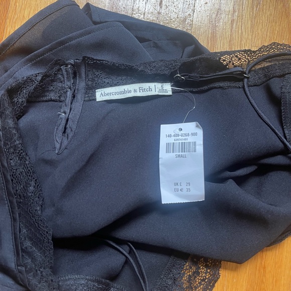 NWT Abercrombie black silk cami size s - Picture 3 of 3